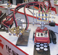 Машина термической резки с тремя резаками для резки с одновременным получением Х-образной фаски