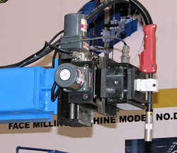 Двухосевой электрический слайдер, установленный на колонне