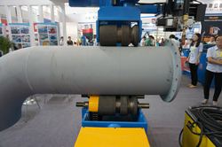 Наклонный трубный вращатель прижимного типа для труб d 70-820 мм грузоподъемностью 2 т, интегрированный со сварочным оборудованием ESAB (сварочный источник+блок управления)